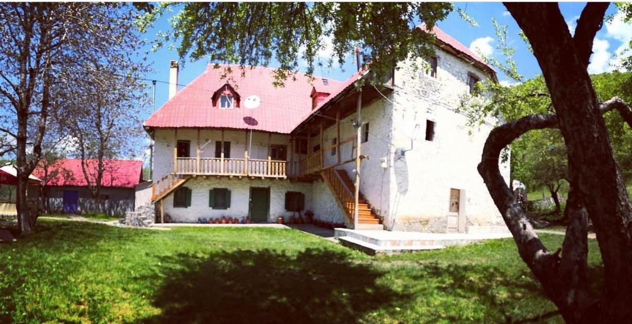 Bujtina Tradicionale Hotel Lepushe ภายนอก รูปภาพ